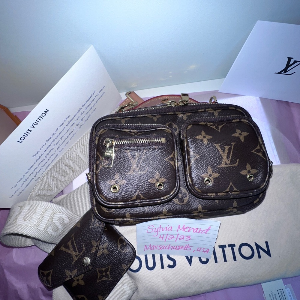 Louis Vuitton Authentic Monogram Utility Crossbody - image 6